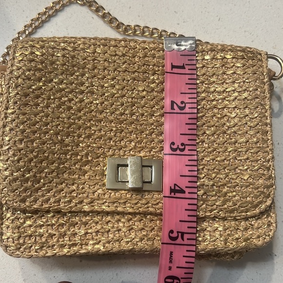Mini Woven Crossbody Bag! Chain Link Strap. Turn Lock Closure. Metallic Gold - Picture 10 of 15